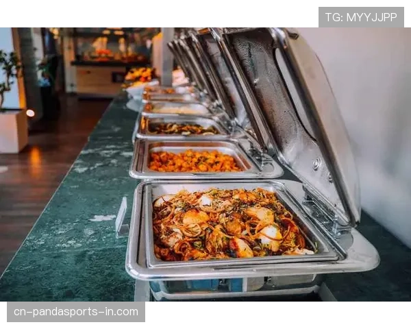 皮斯托瑞斯家的冰箱里塞满蛋白粉，连狗都吃定制餐