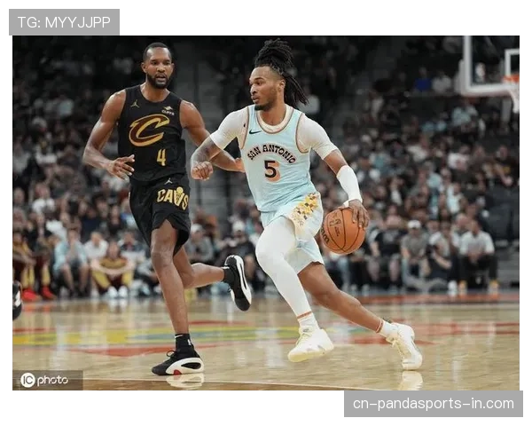 斯蒂芬·卡斯尔挡拆制造错位，较上季更能拉开空位